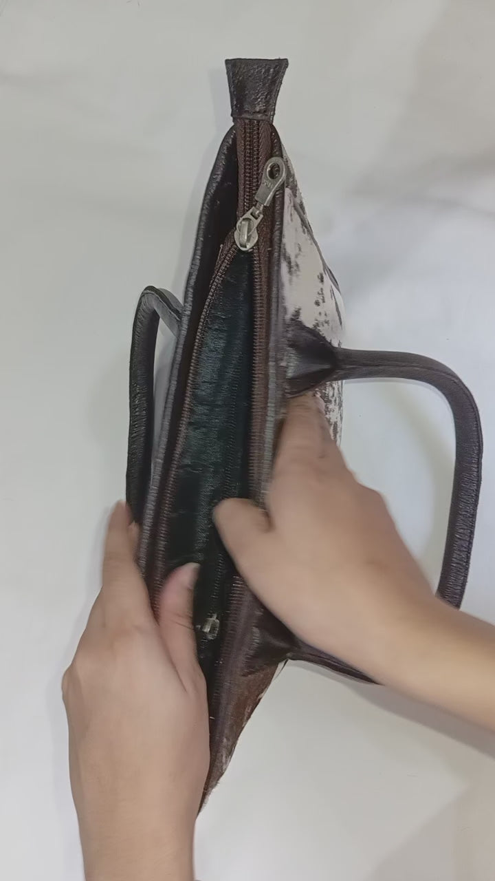Inner pockets and space video of Ladies Handbag